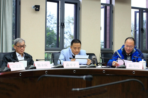 坚永公司董事会主席陈永庆先生一行出席西南交通大学奖助学金面试
