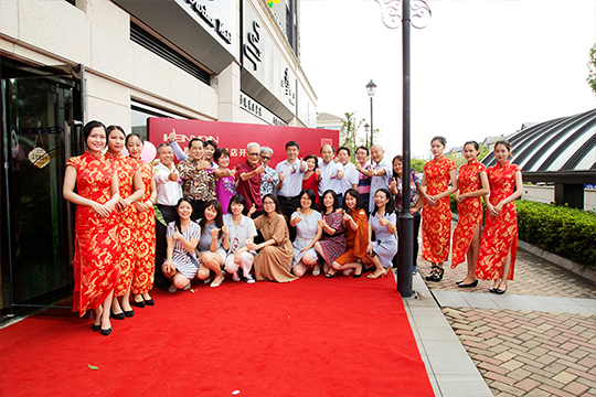 坚永集团下属坚永榴莲(苏州李公堤店)8月18日正式开业